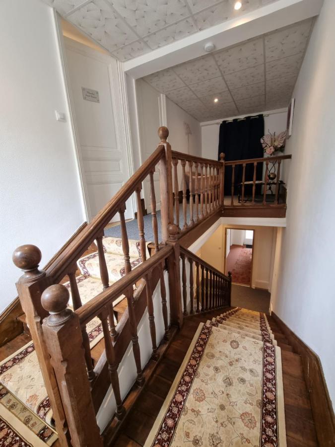 Bed and Breakfast Le Manoir- Клюни Экстерьер фото